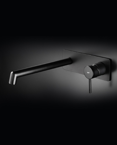 ברז קיר בונטון עגול שחור מט